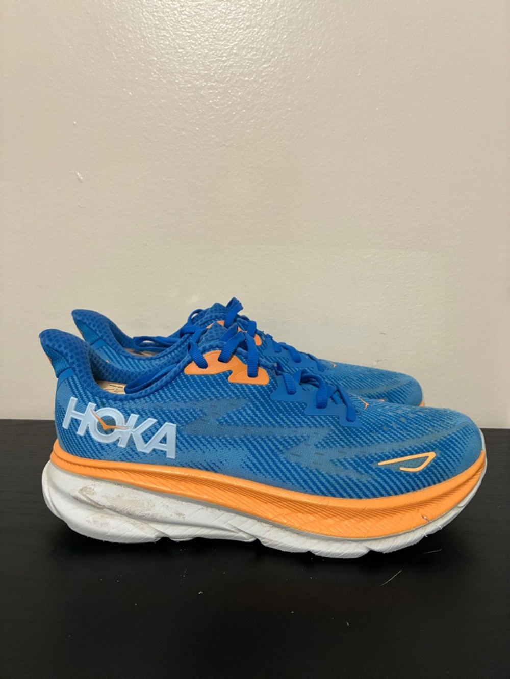 Hoka one M Clifton 9 is a lightweight size 8.5